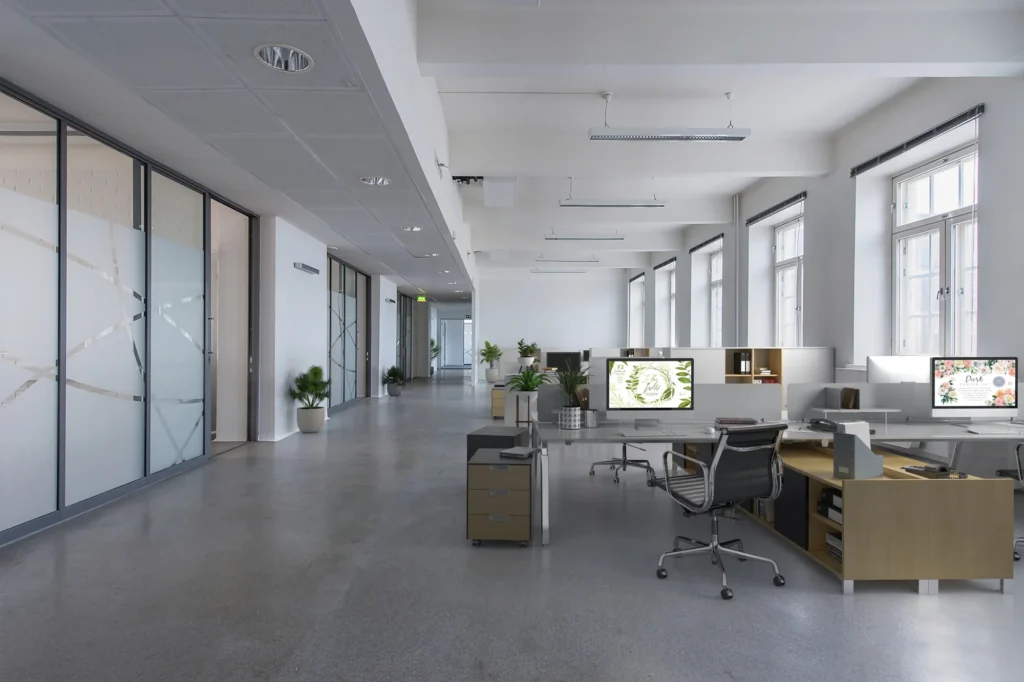 Escenografía virtual: una oficina de planta abierta, amueblada, Finlandia